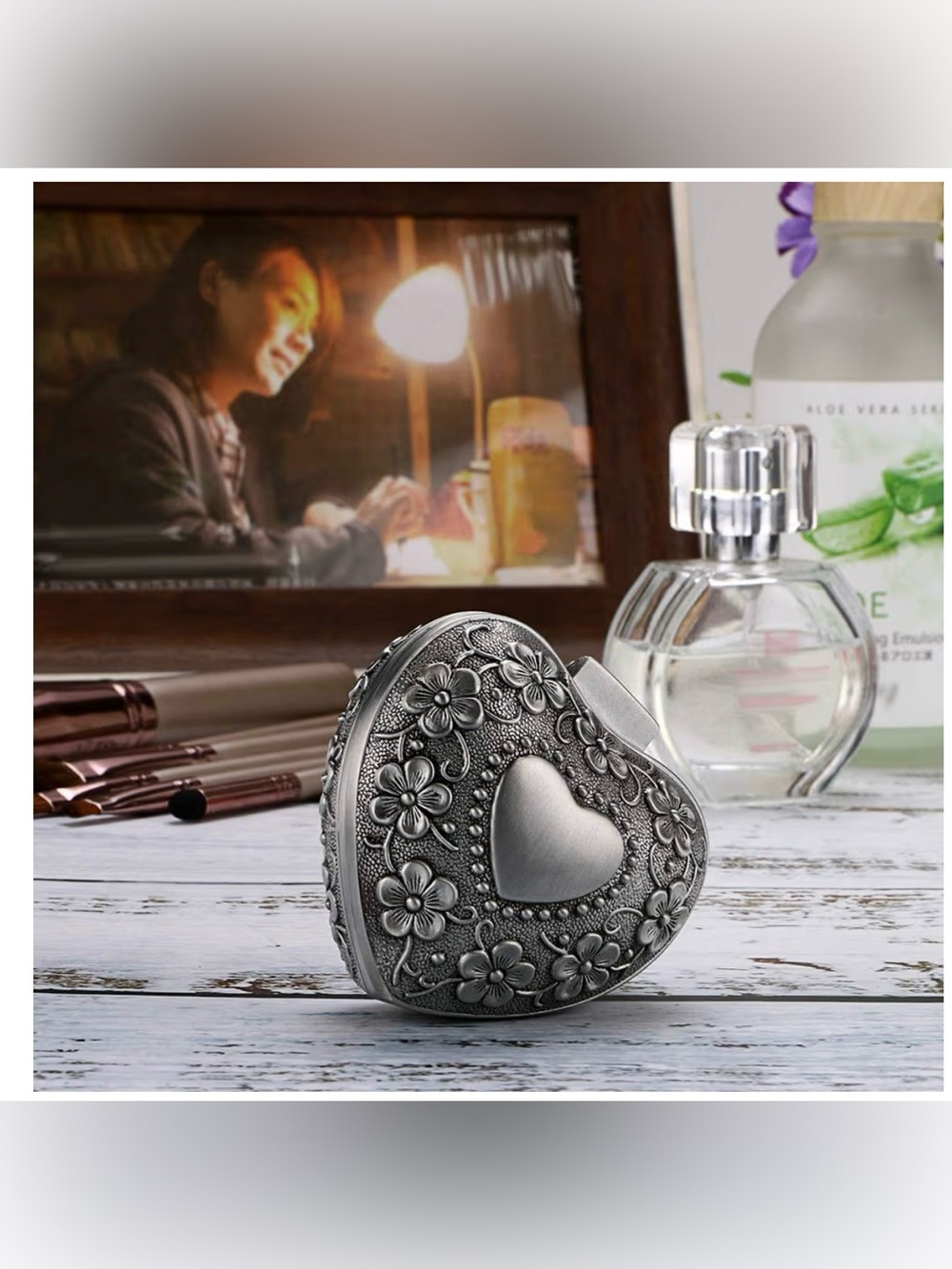 Vintage Silver small  Heart Floral Jewelry Box – Elegant Women's Accessory - Picture 6 of 8